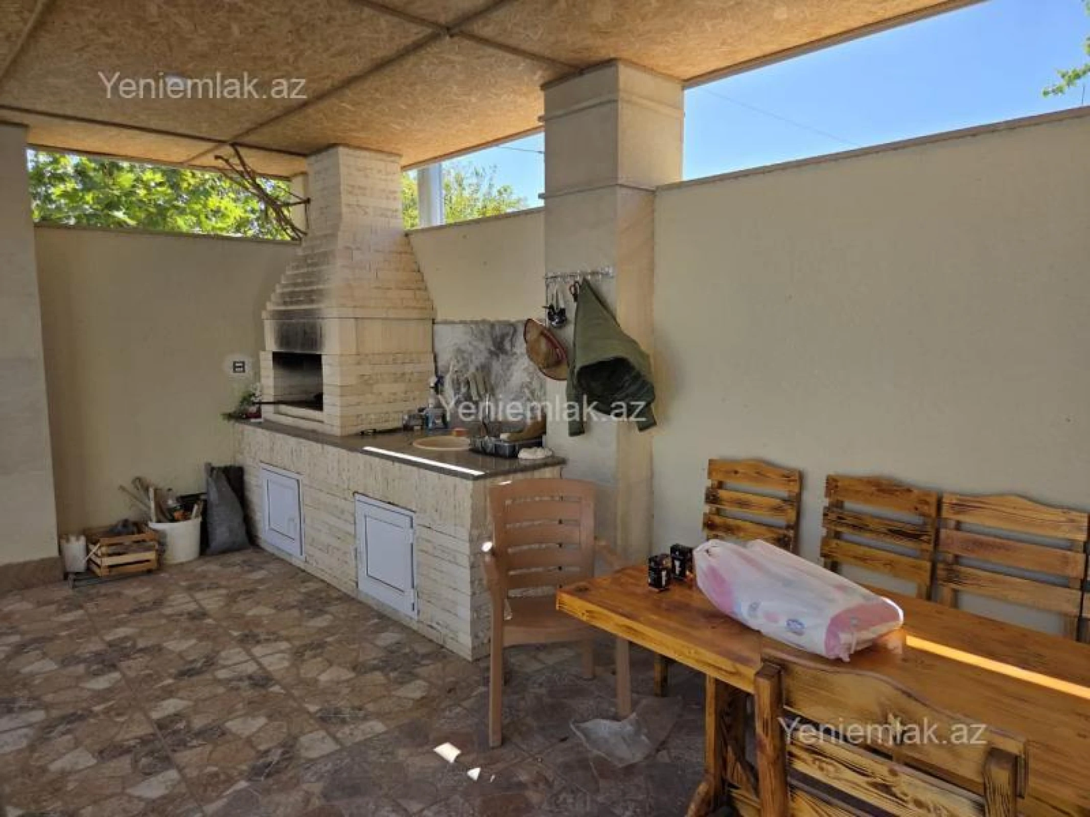 Satılır 6 otaqlı həyət evi 370 m²