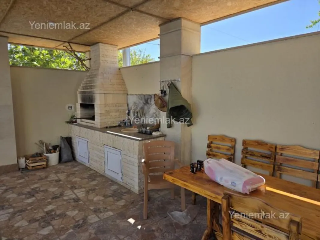 Satılır 6 otaqlı həyət evi 370 m²