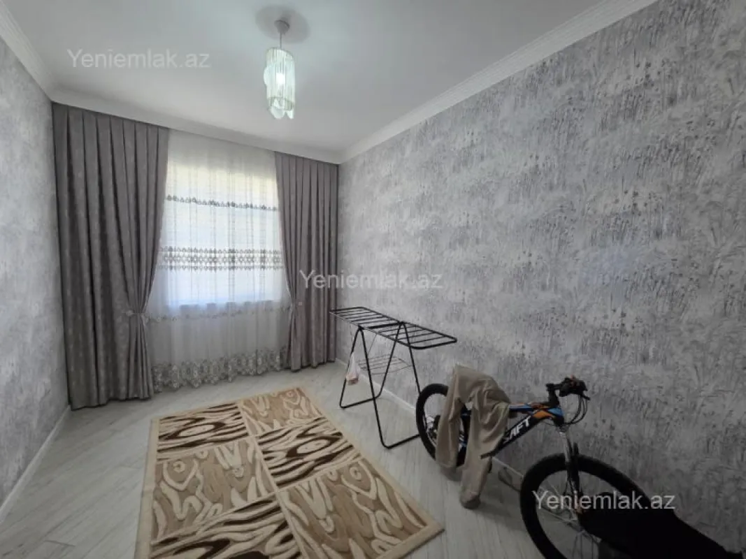 Satılır 6 otaqlı həyət evi 370 m²