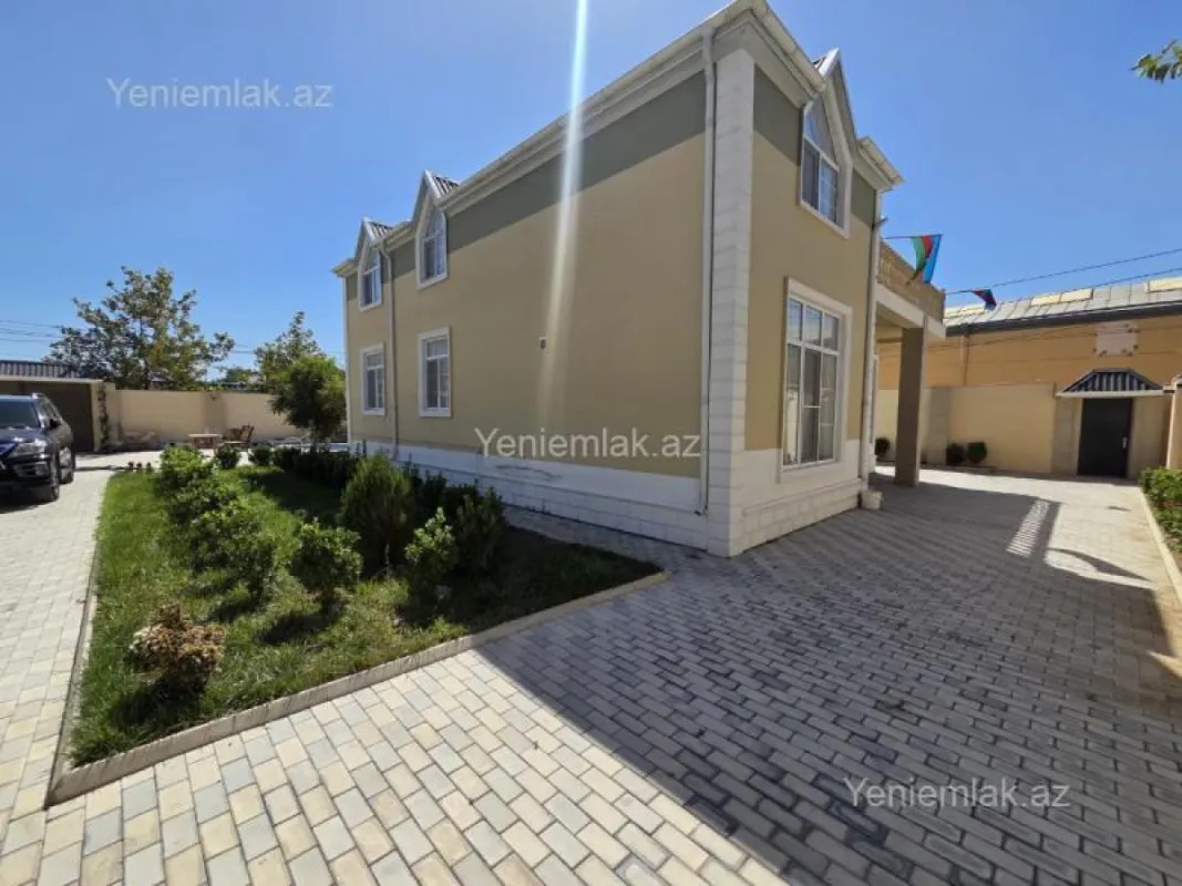 Satılır 6 otaqlı həyət evi 370 m²