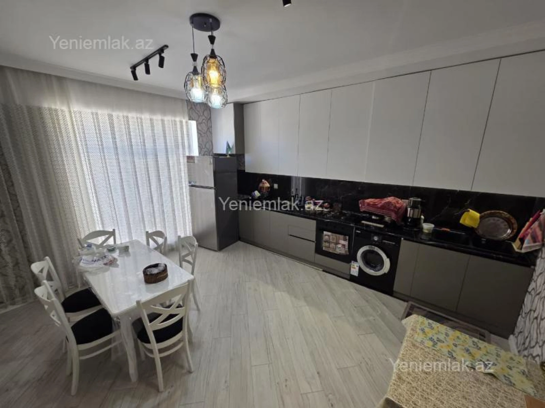 Satılır 6 otaqlı həyət evi 370 m²