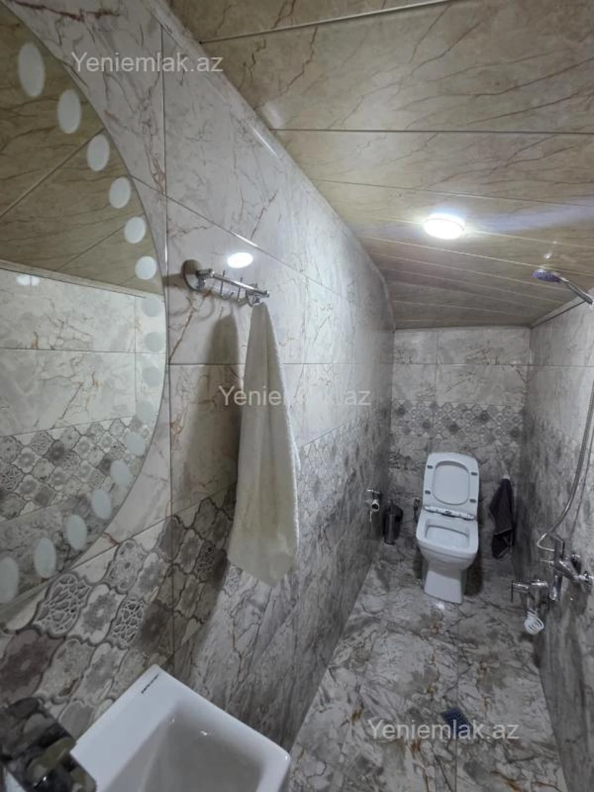 Satılır 6 otaqlı həyət evi 370 m²