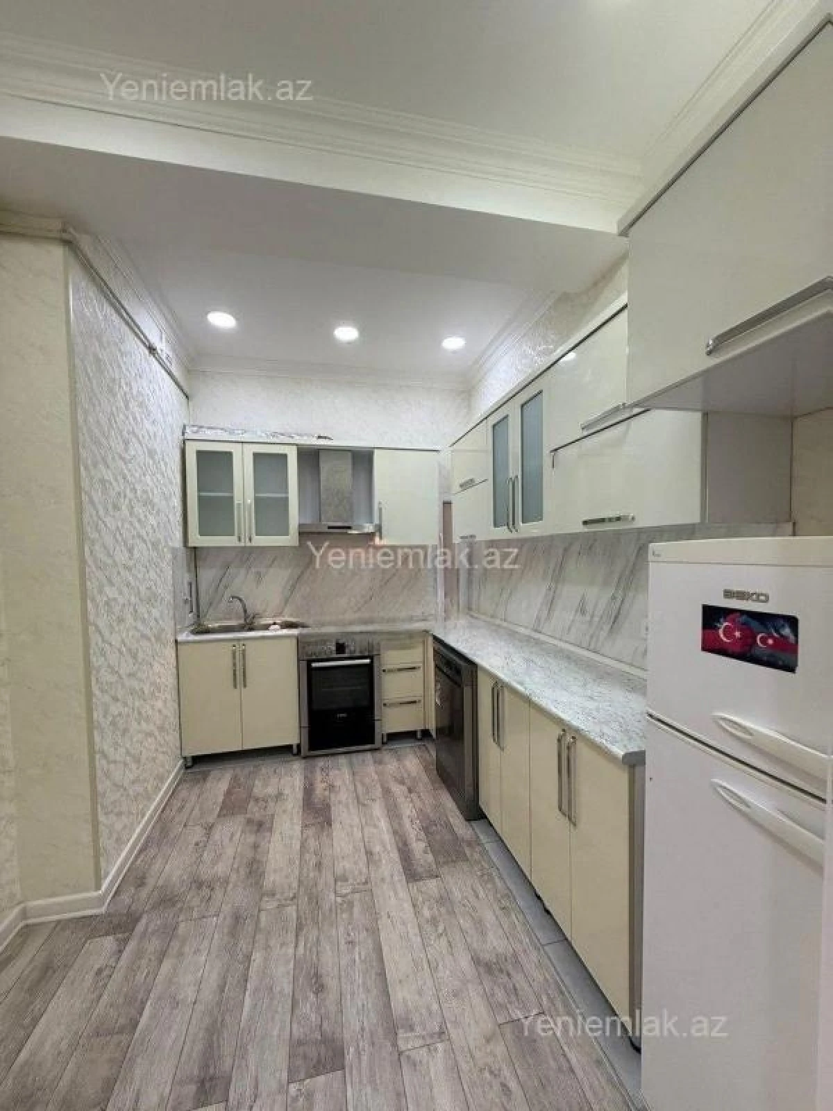 Satılır 3 otaqlı yeni tikili 110 m²