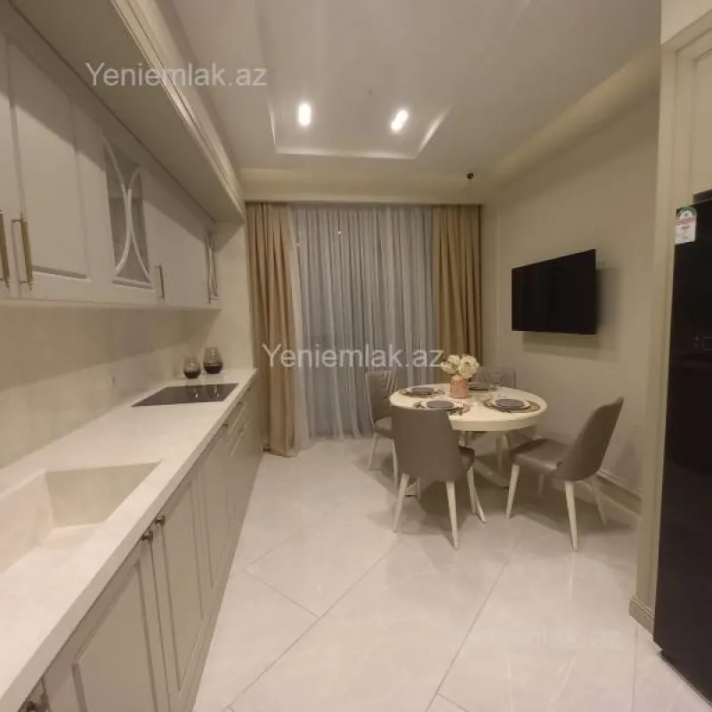 Satılır 4 otaqlı yeni tikili 130 m²