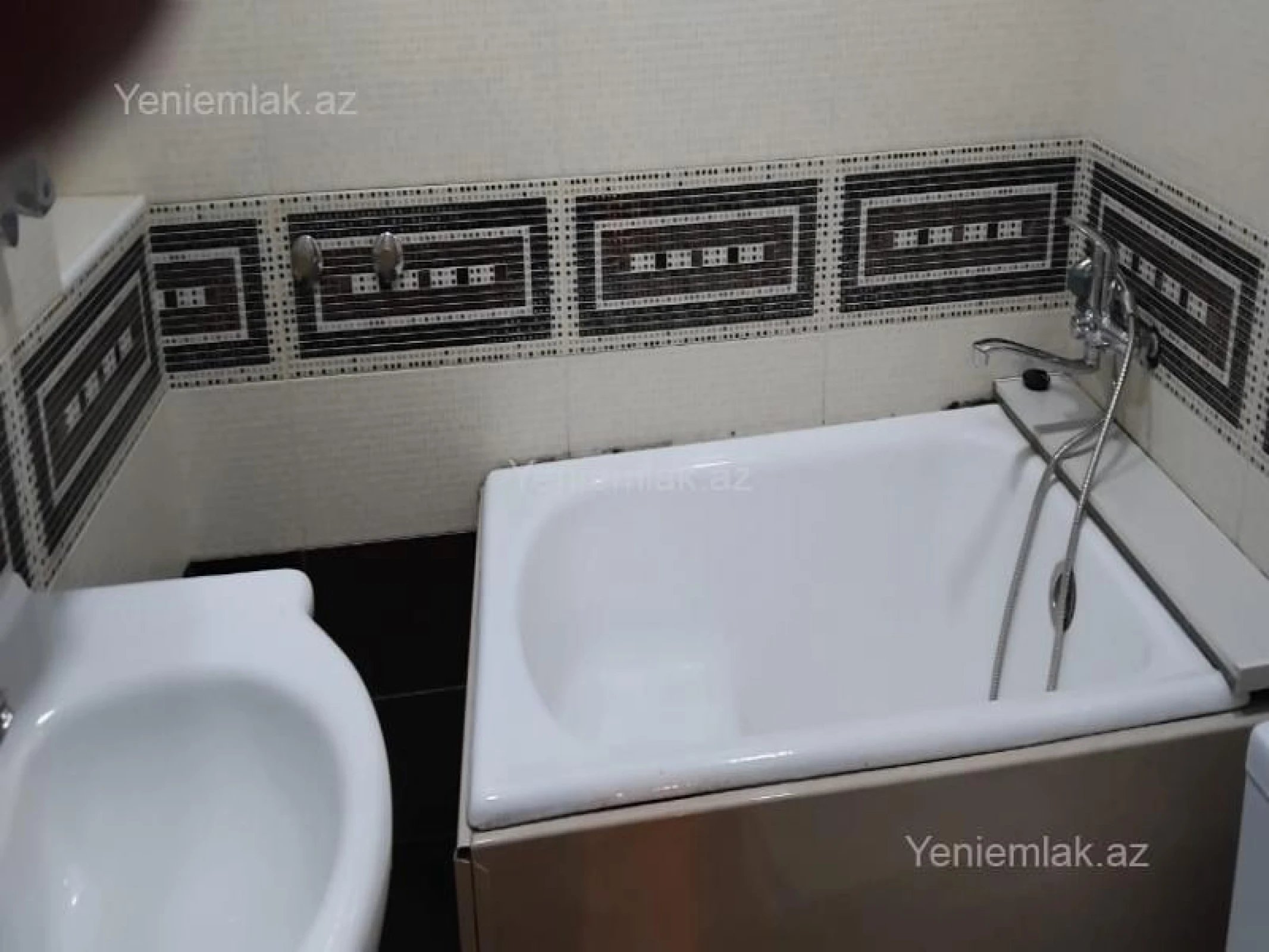 Satılır 3 otaqlı köhnə tikili 100 m²