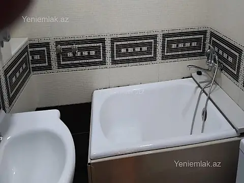 Satılır 3 otaqlı köhnə tikili 100 m²