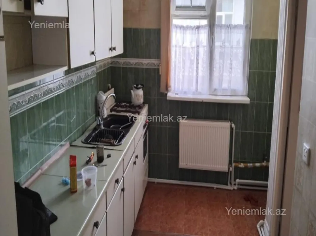 Satılır 3 otaqlı köhnə tikili 100 m²