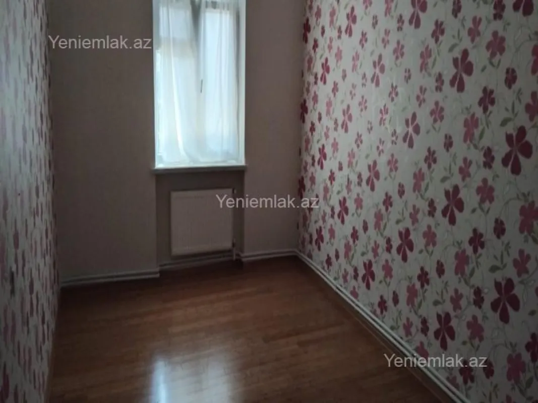 Satılır 3 otaqlı köhnə tikili 100 m²