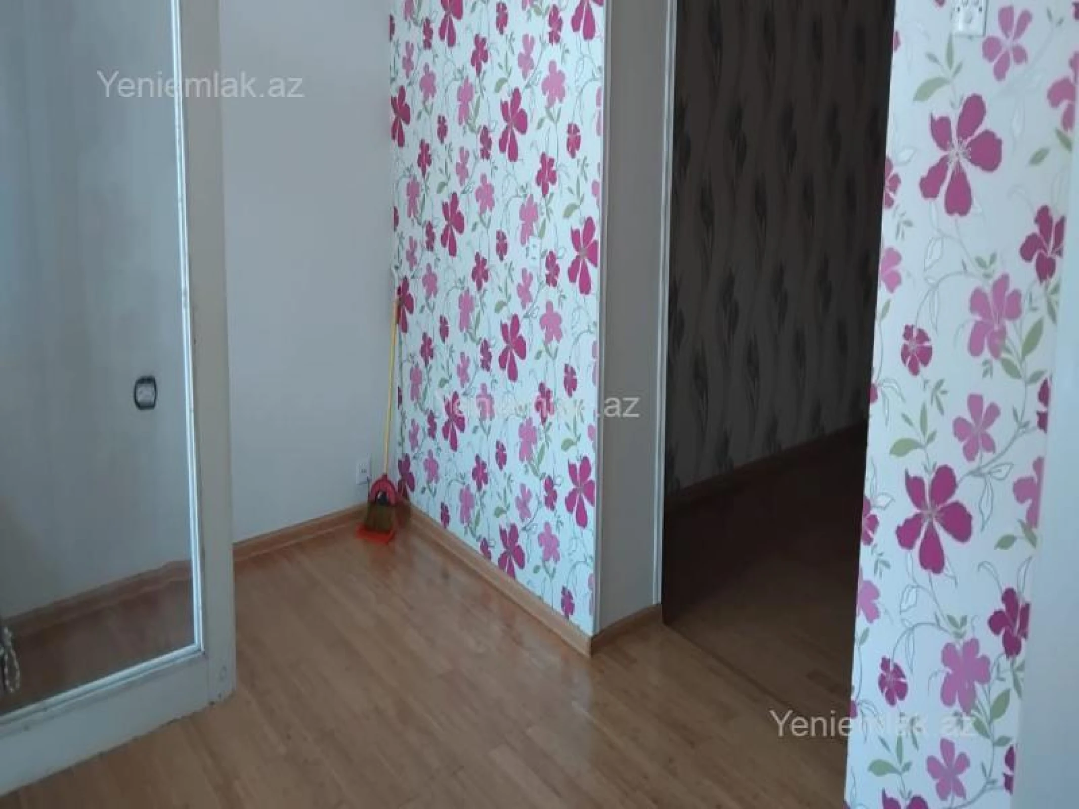 Satılır 3 otaqlı köhnə tikili 100 m²