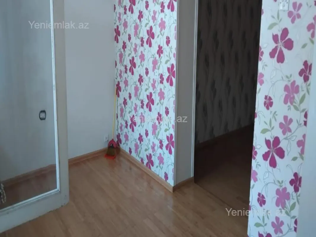 Satılır 3 otaqlı köhnə tikili 100 m²