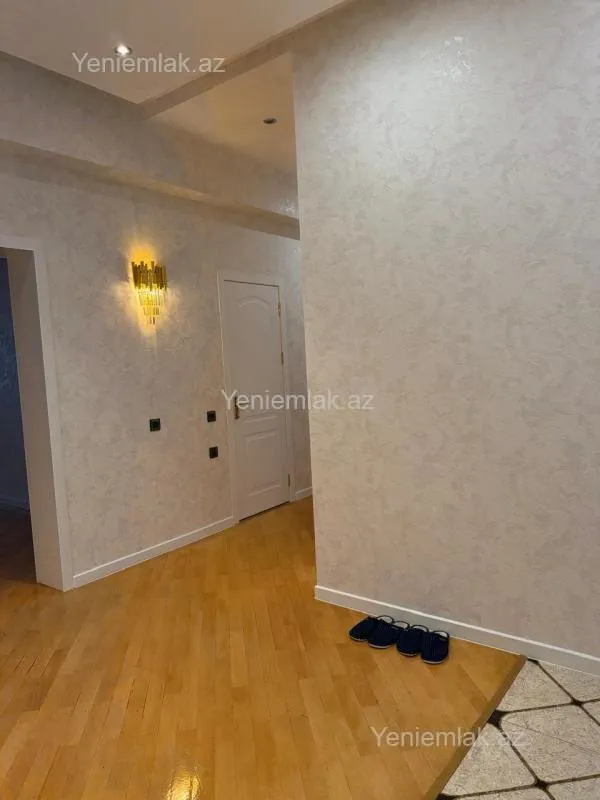 Satılır 3 otaqlı yeni tikili 135 m²