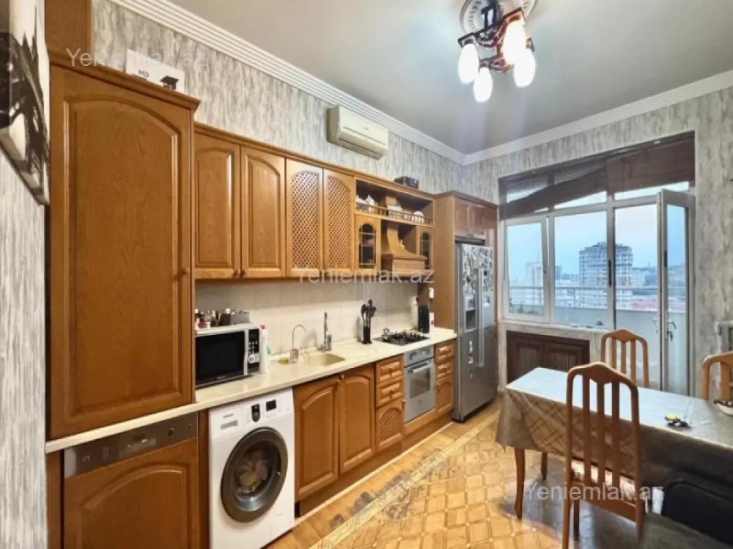 Satılır 3 otaqlı yeni tikili 160 m²