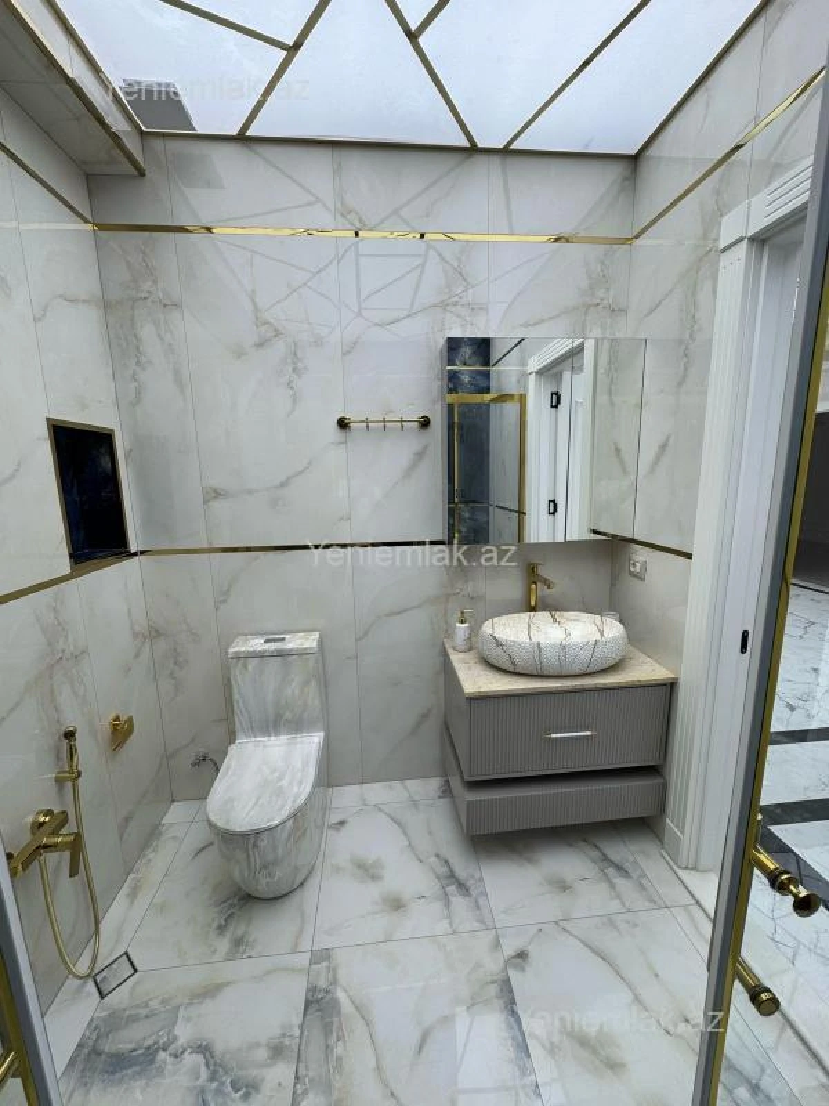 Satılır 3 otaqlı yeni tikili 138 m²