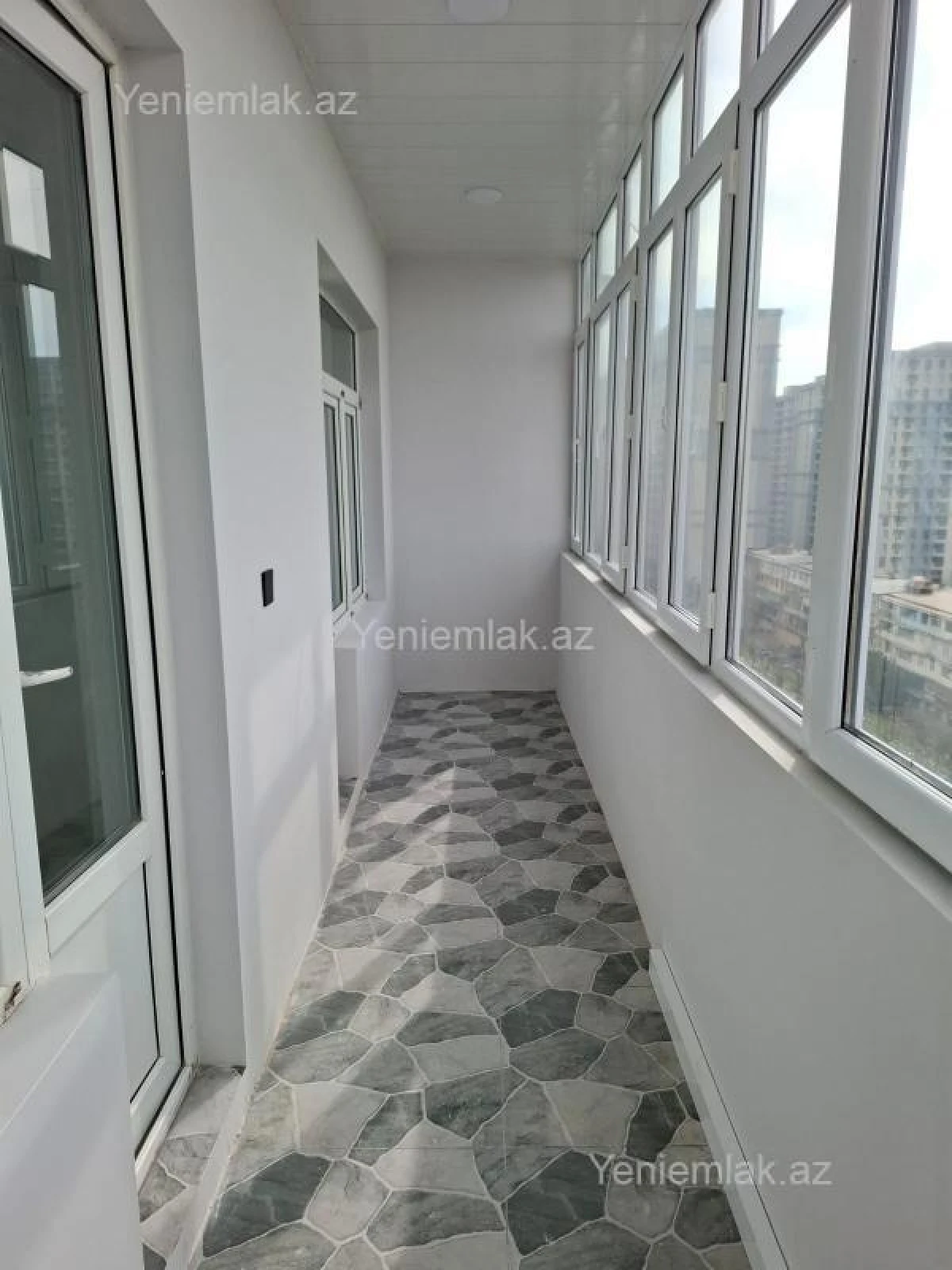 Satılır 2 otaqlı köhnə tikili 55 m²