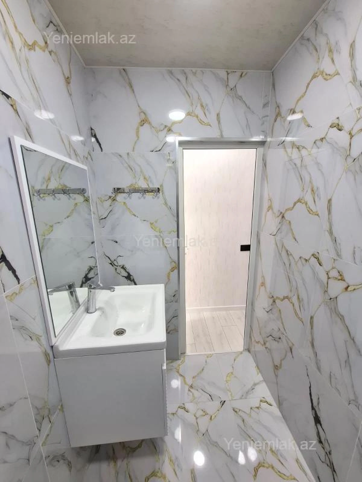 Satılır 2 otaqlı köhnə tikili 55 m²