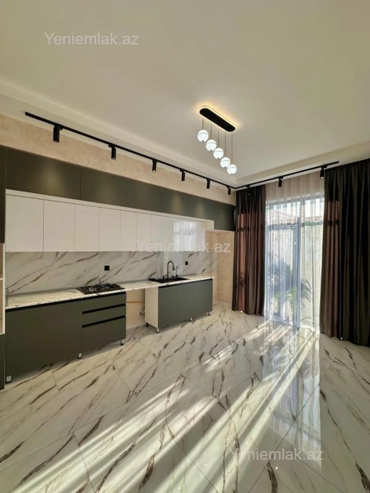 Satılır 4 otaqlı həyət evi 200 m²