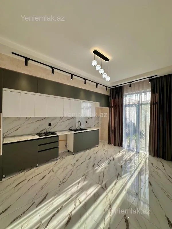 Satılır 4 otaqlı həyət evi 200 m²