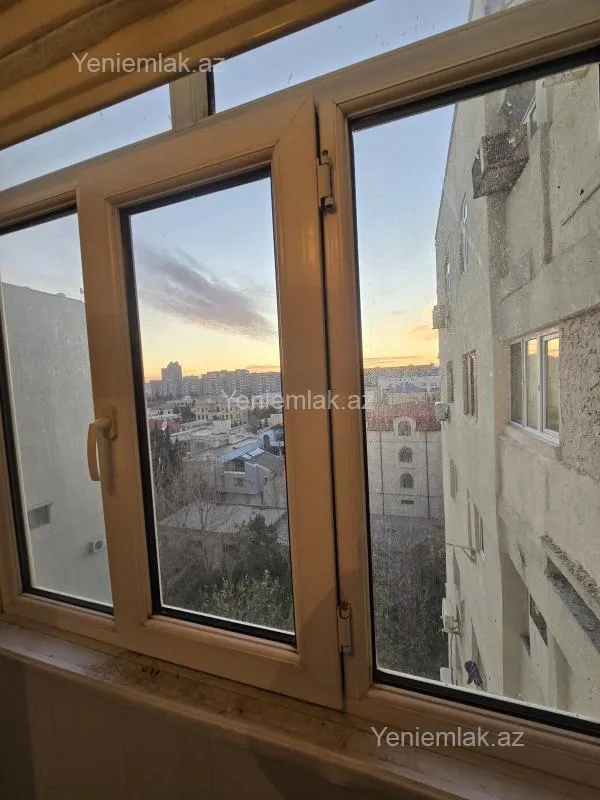 Satılır 4 otaqlı köhnə tikili 110 m²