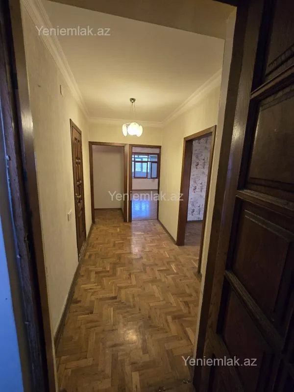 Satılır 4 otaqlı köhnə tikili 110 m²