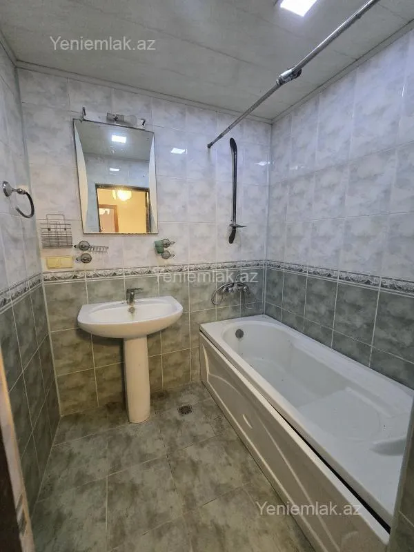 Satılır 4 otaqlı köhnə tikili 110 m²