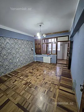 Satılır 4 otaqlı köhnə tikili 110 m²