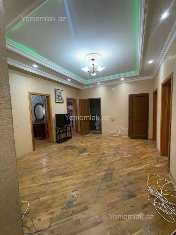 Satılır 3 otaqlı yeni tikili 135 m²