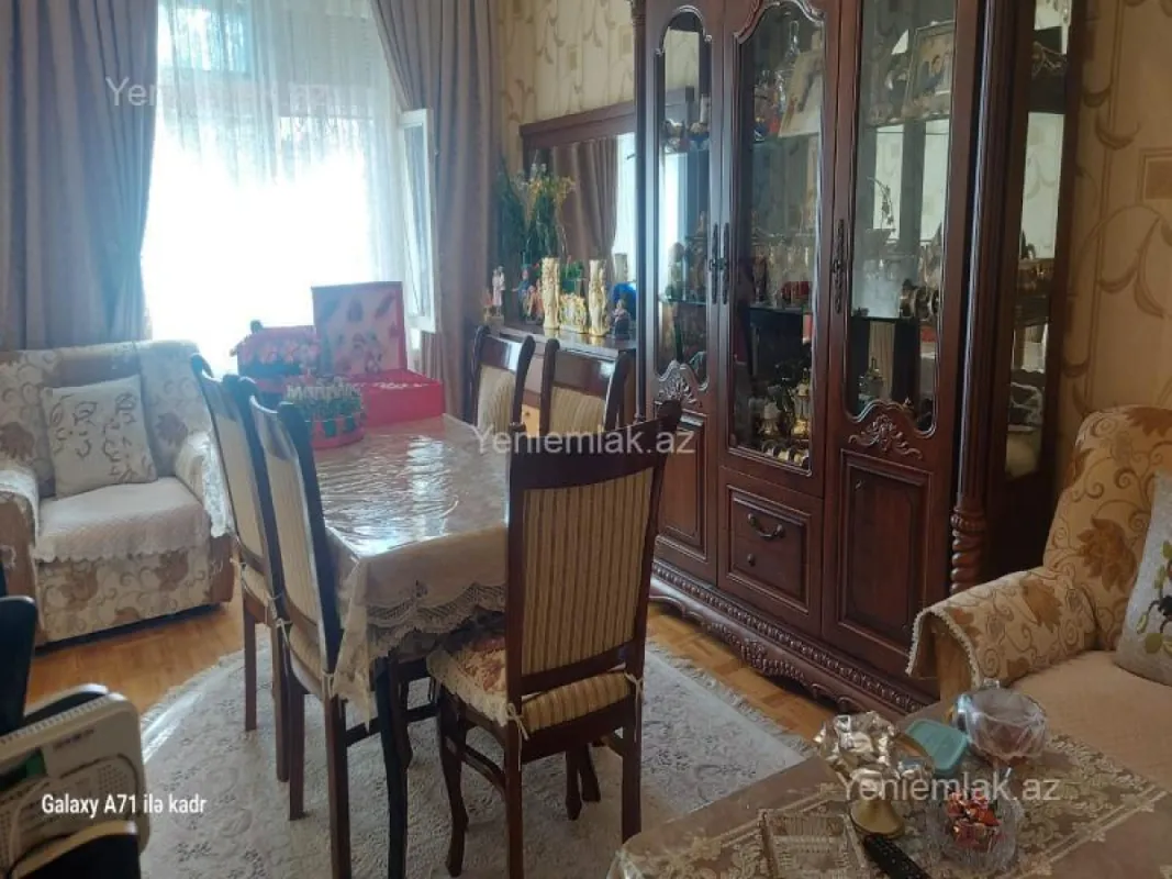 Satılır 3 otaqlı köhnə tikili 75 m²