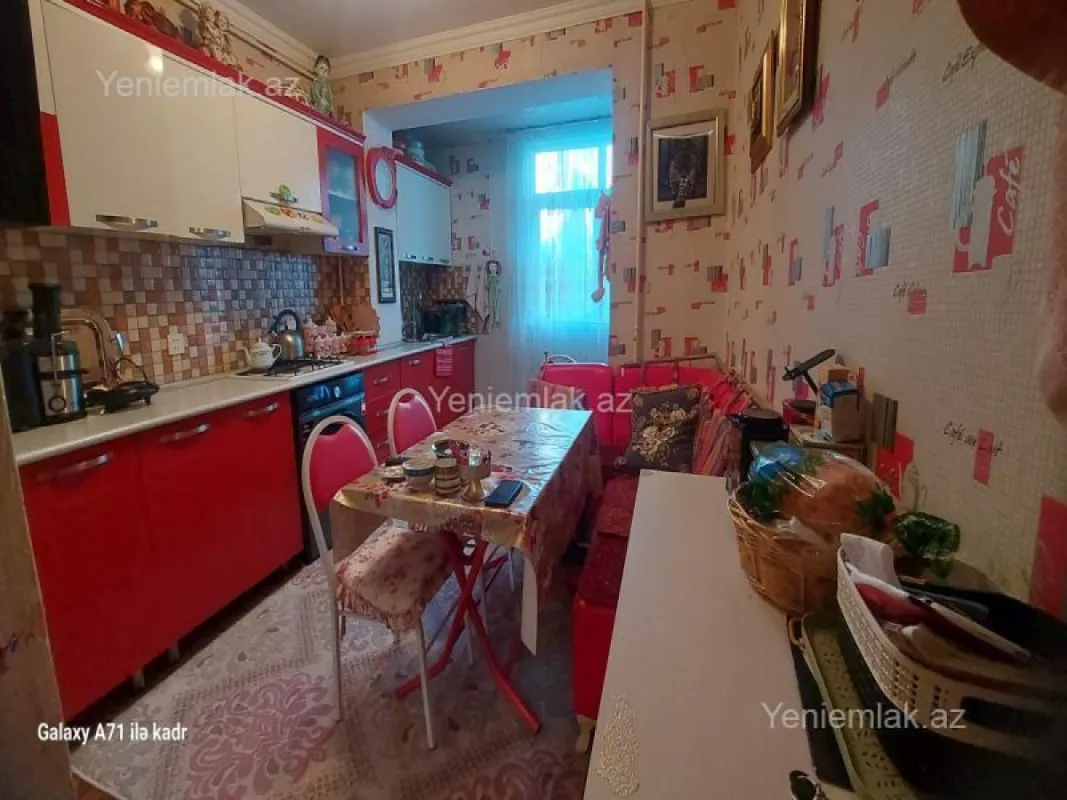 Satılır 3 otaqlı köhnə tikili 75 m²