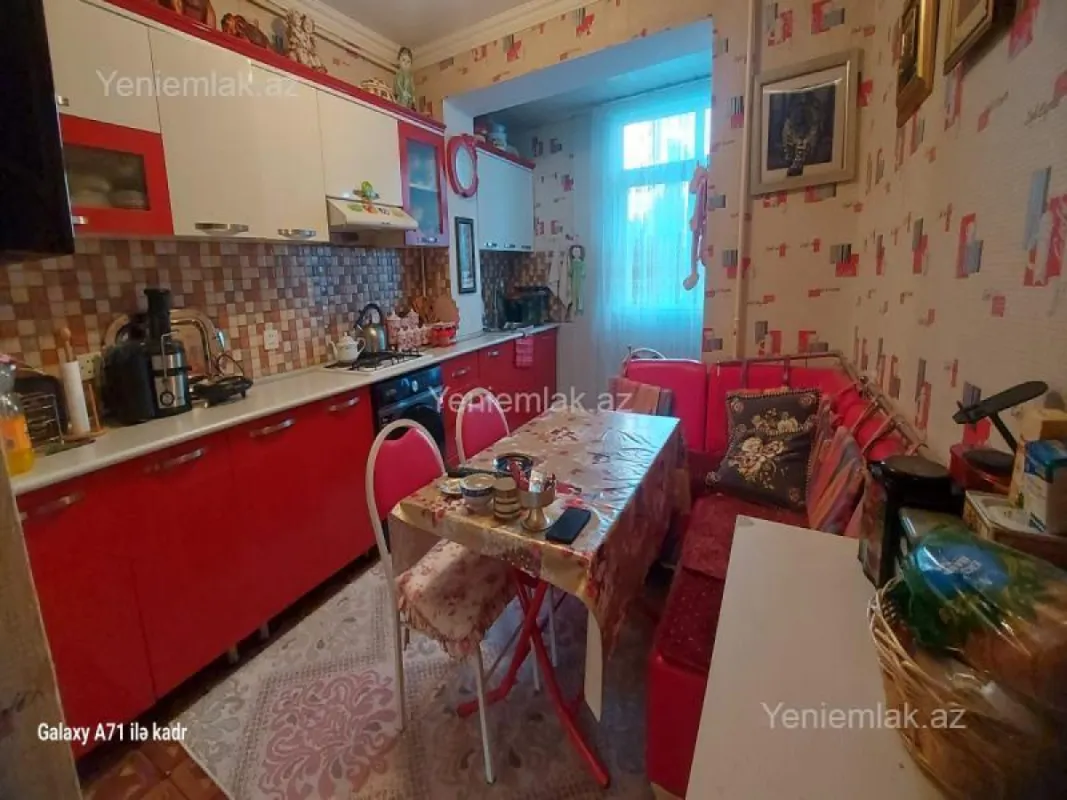 Satılır 3 otaqlı köhnə tikili 75 m²