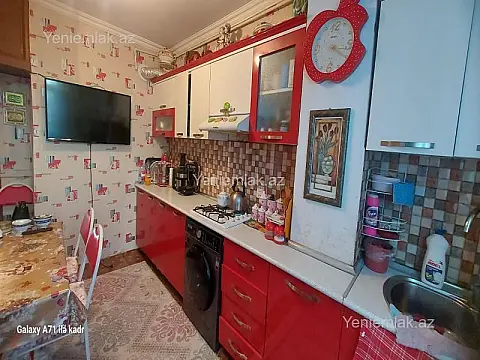 Satılır 3 otaqlı köhnə tikili 75 m²