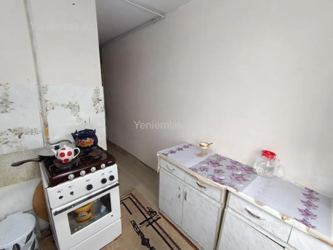 Satılır 1 otaqlı köhnə tikili 32 m²