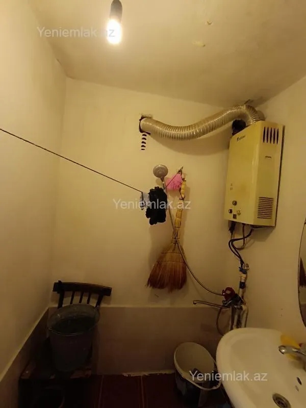 Satılır 1 otaqlı köhnə tikili 32 m²