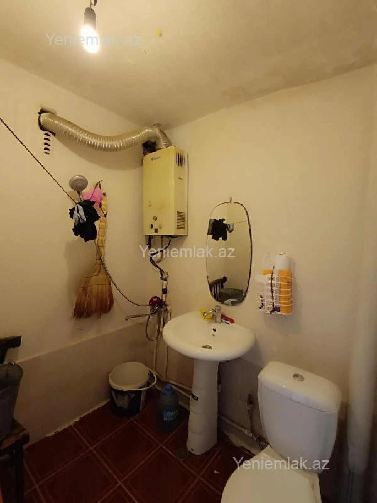Satılır 1 otaqlı köhnə tikili 32 m²