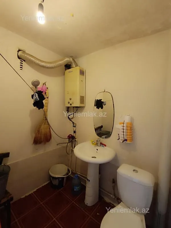 Satılır 1 otaqlı köhnə tikili 32 m²