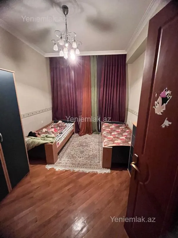 Satılır 4 otaqlı yeni tikili 200 m²