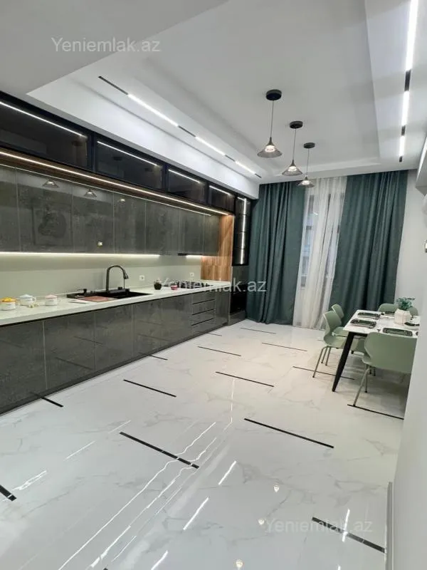 Satılır 3 otaqlı yeni tikili 125 m²