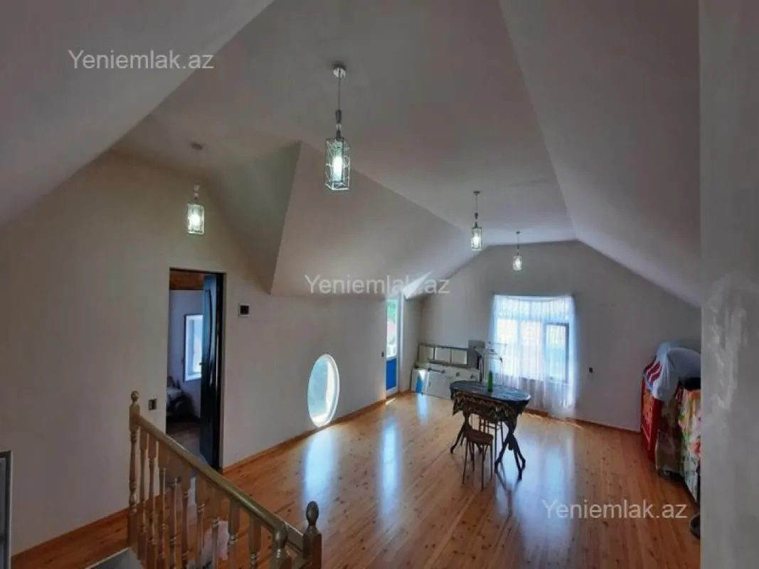 Satılır 5 otaqlı həyət evi 200 m²