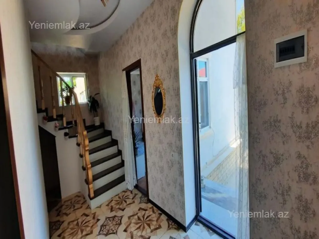 Satılır 5 otaqlı həyət evi 200 m²