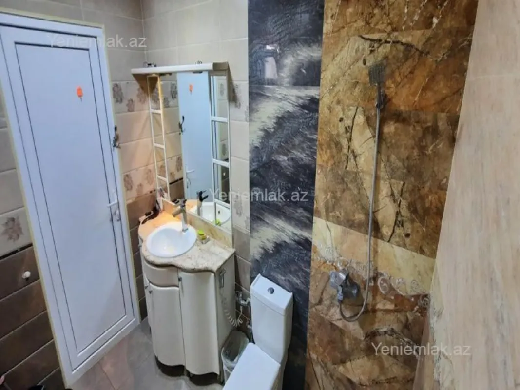 Satılır 5 otaqlı həyət evi 200 m²