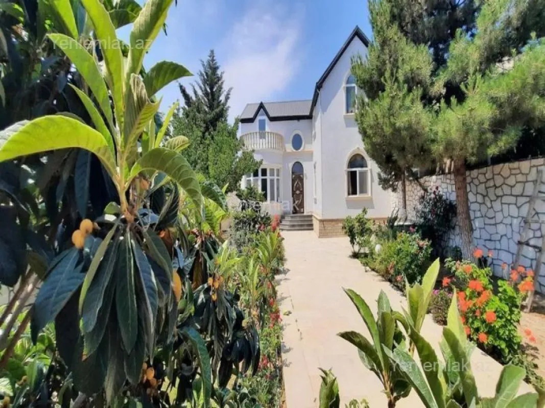 Satılır 5 otaqlı həyət evi 200 m²