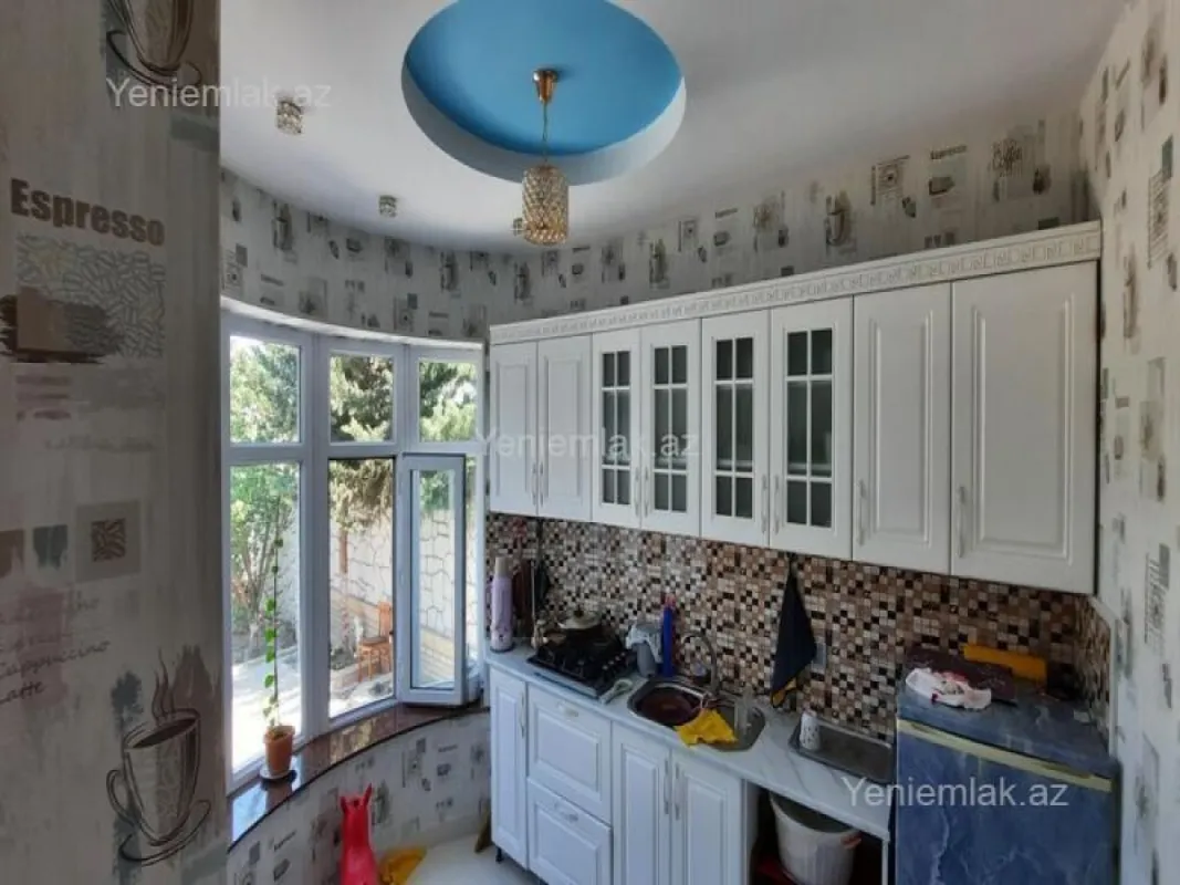 Satılır 5 otaqlı həyət evi 200 m²