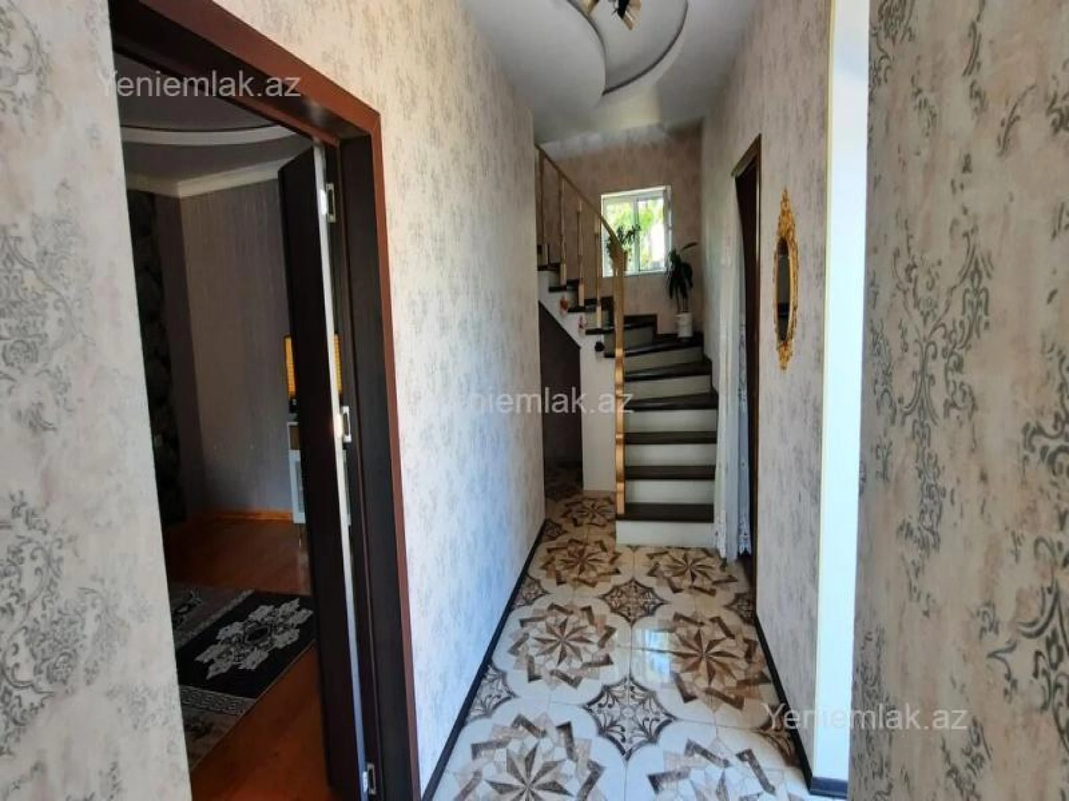 Satılır 5 otaqlı həyət evi 200 m²