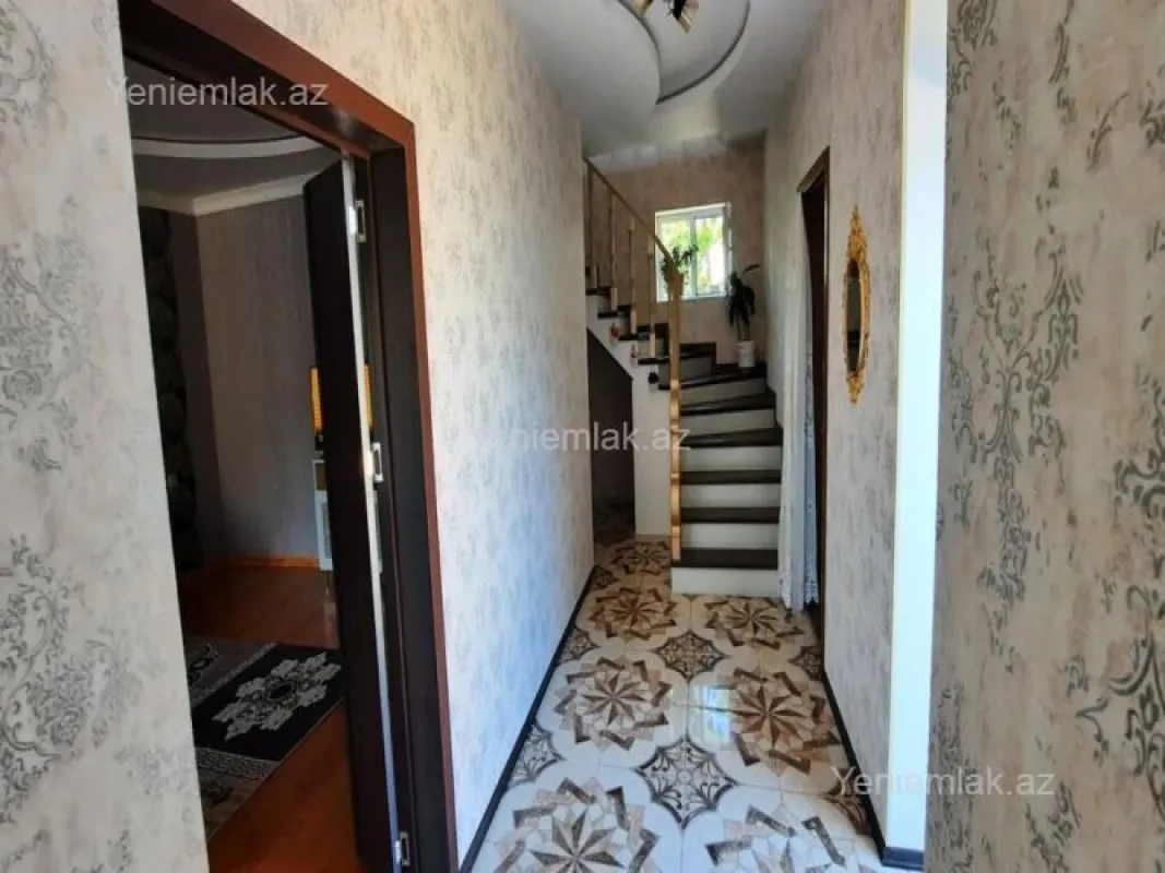 Satılır 5 otaqlı həyət evi 200 m²