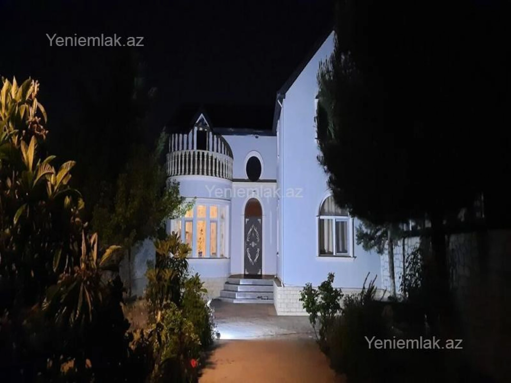 Satılır 5 otaqlı həyət evi 200 m²