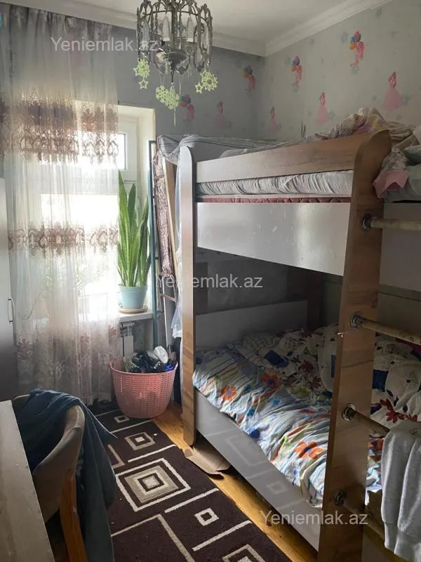 Satılır 4 otaqlı köhnə tikili 90 m²
