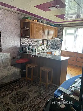 Satılır 4 otaqlı köhnə tikili 90 m²