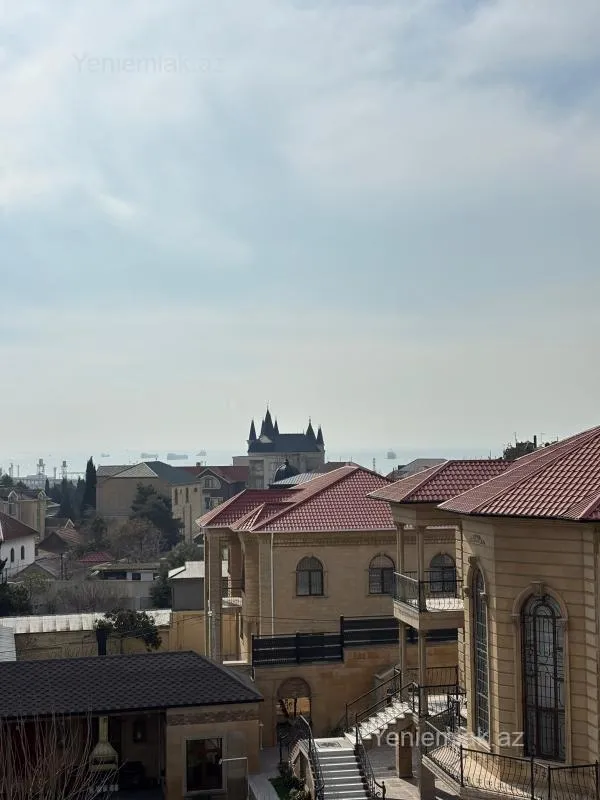 Satılır 7 otaqlı həyət evi 630 m²