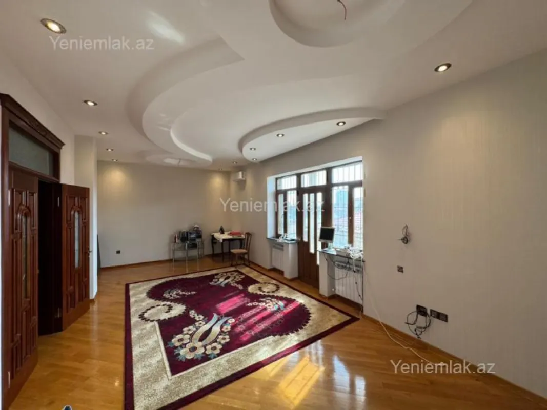 Satılır 7 otaqlı həyət evi 630 m²