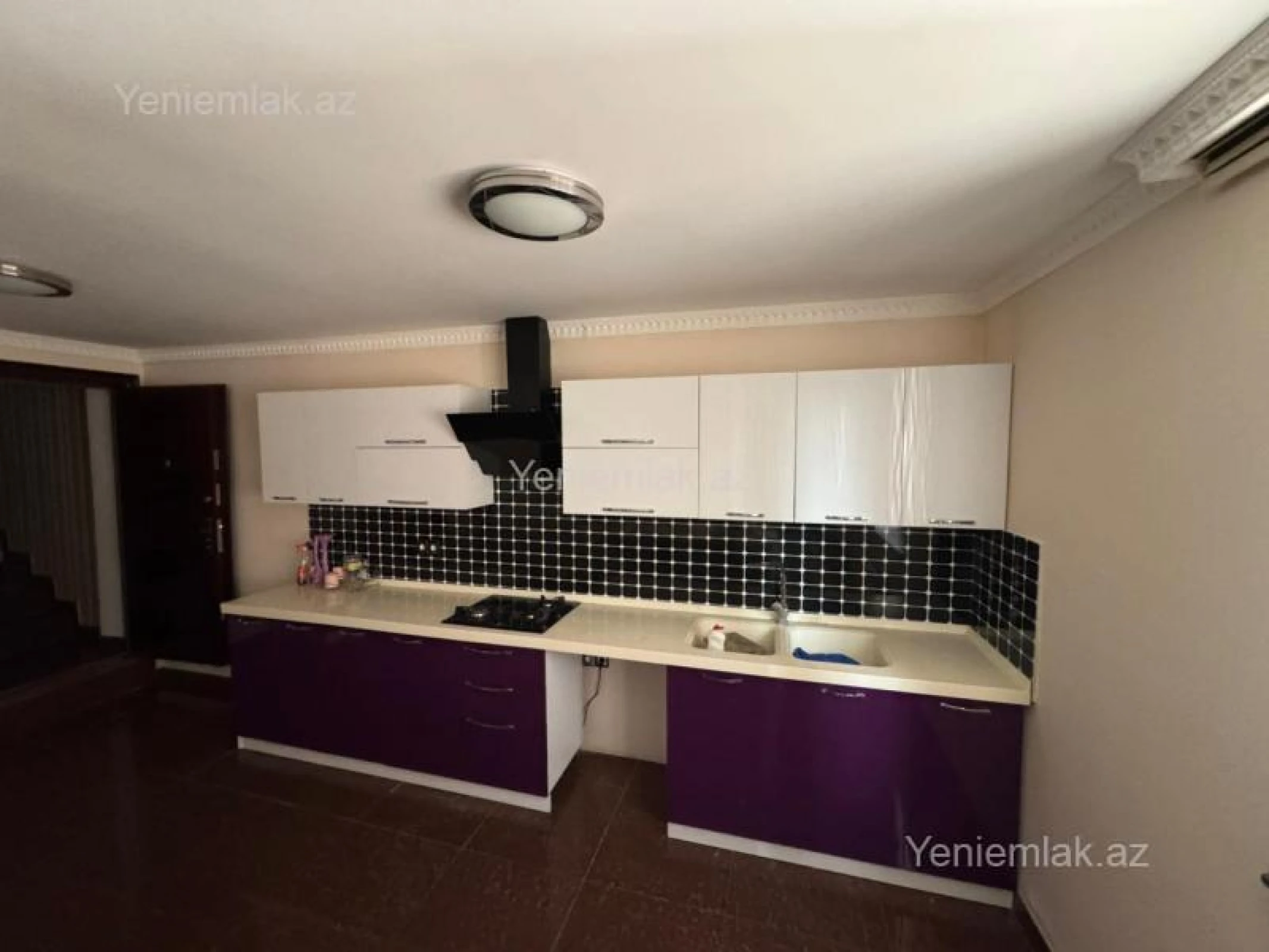Satılır 7 otaqlı həyət evi 630 m²
