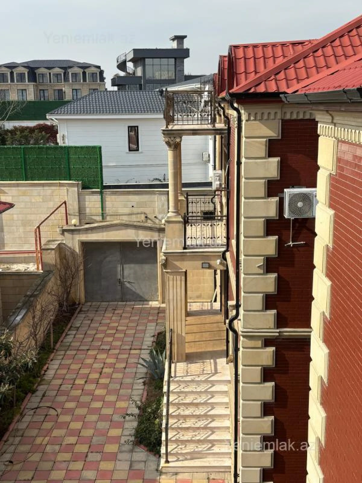 Satılır 7 otaqlı həyət evi 630 m²